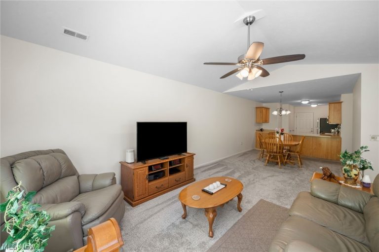 140 Woodbury Glen Street, Hartville, OH - Photo 8