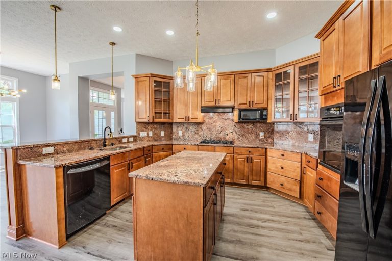 330 Blossom Lane, Orange, OH - Photo 5