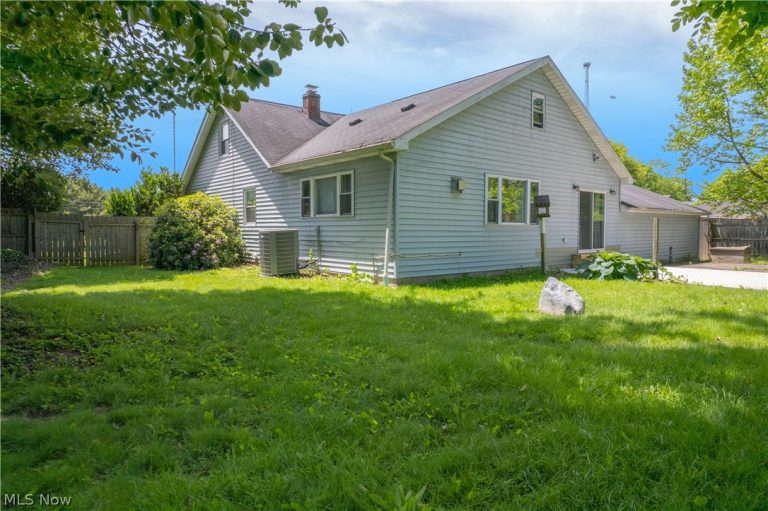 16374 Main Market Road, West Farmington, OH - Photo 8
