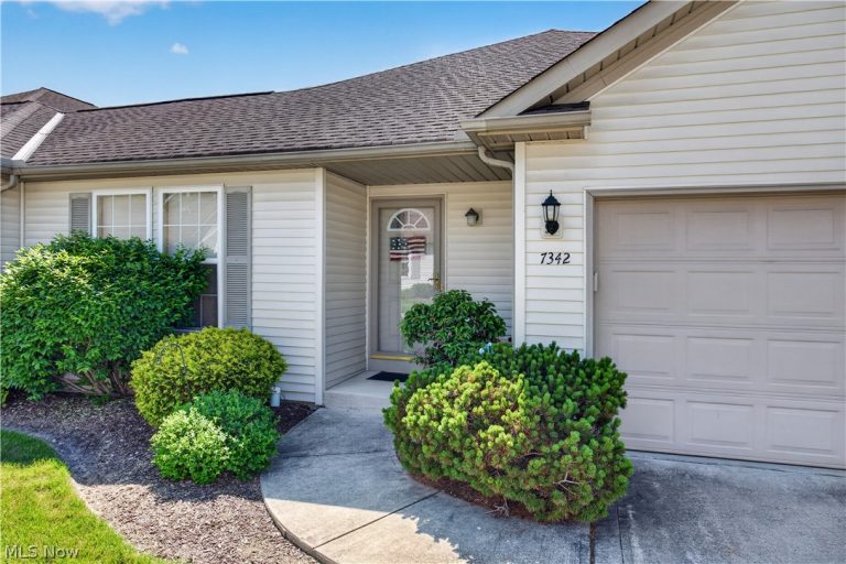 7342 Glengary Drive, Sagamore Hills, OH - Photo 2