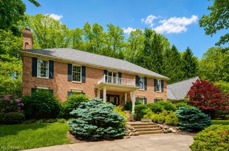 853 Robinwood Hills Drive, Bath, OH - Photo 2