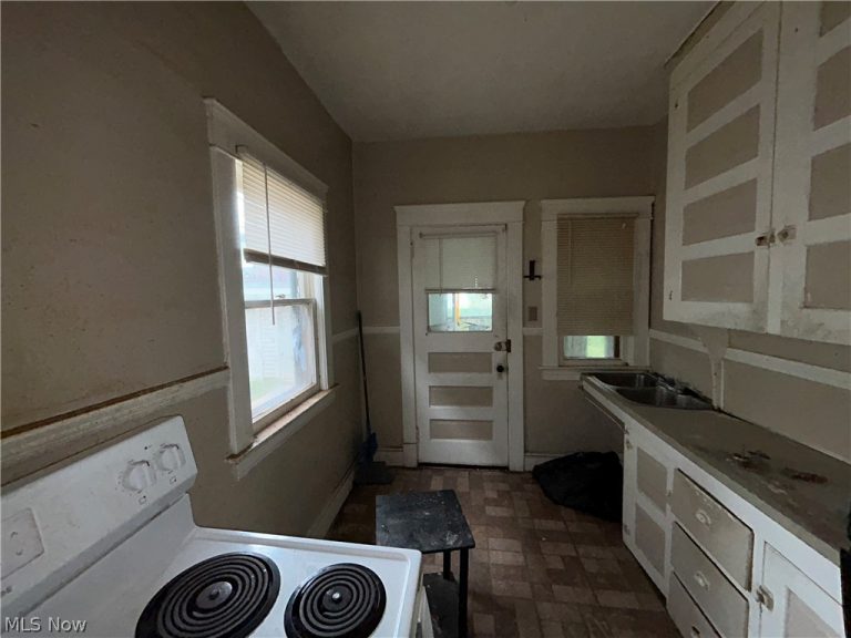 3885 20th Street, Cleveland, OH - Photo 8