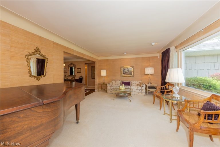 1750 Kenton Circle, Lyndhurst, OH - Photo 2