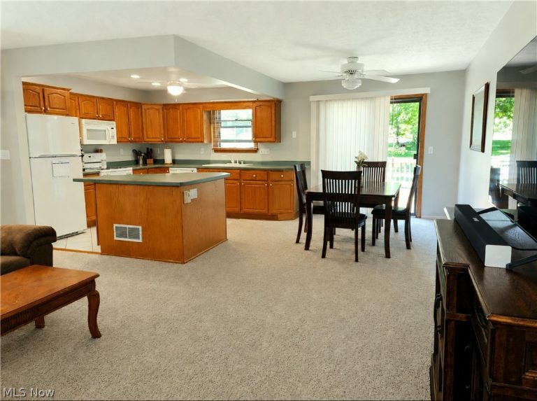 3438 Warren Meadville Road, Warren, OH - Photo 2