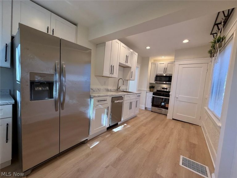 3374 88th Street, Cleveland, OH - Photo 6