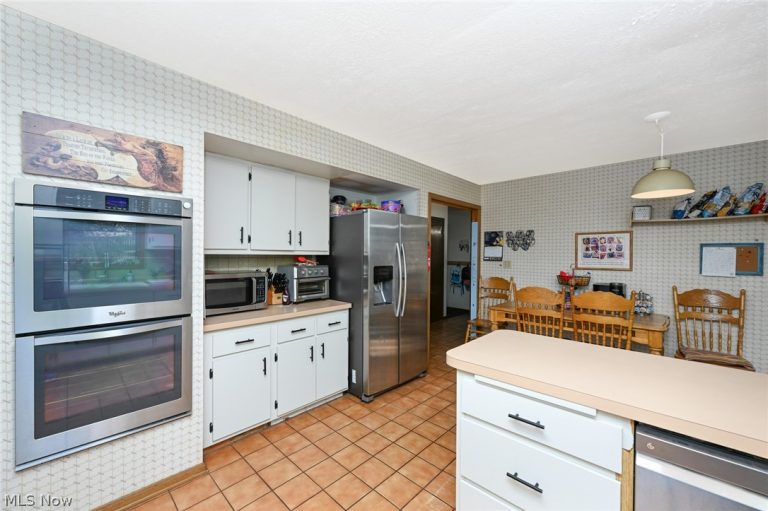 3379 Smith Road, Fairlawn, OH - Photo 5