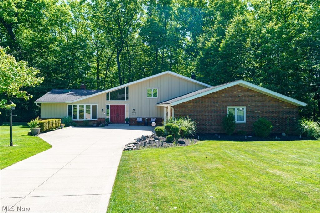 9124 Meadow Lane, Brecksville, OH