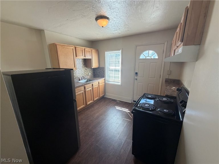15416 Waterloo Road, Cleveland, OH - Photo 8
