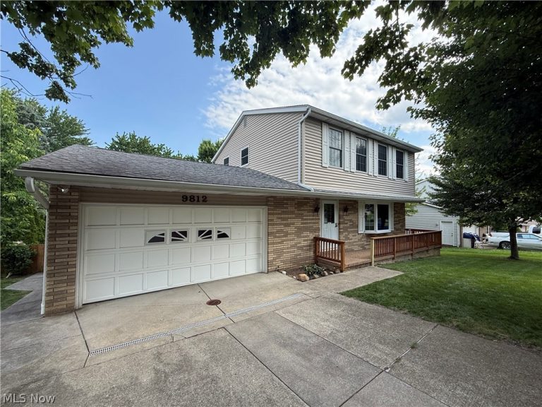 9812 Vienna Drive, Parma, OH - Photo 2