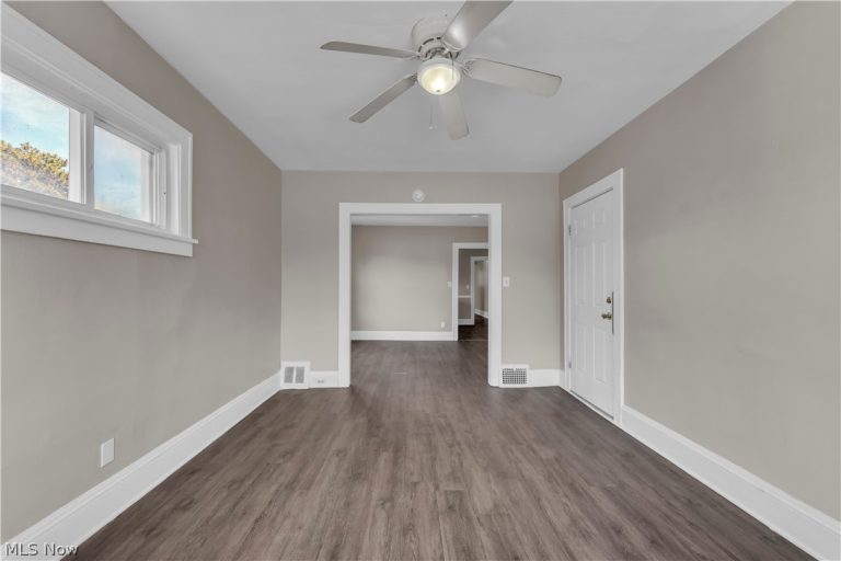 4657 Warner Road #3, Garfield Heights, OH - Photo 5