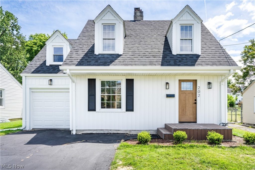 202 Morrison Street, Struthers, OH
