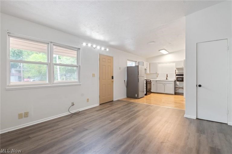1939 Preston Avenue, Akron, OH - Photo 4