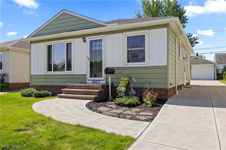 2603 Center Drive, Parma, OH - Photo 2