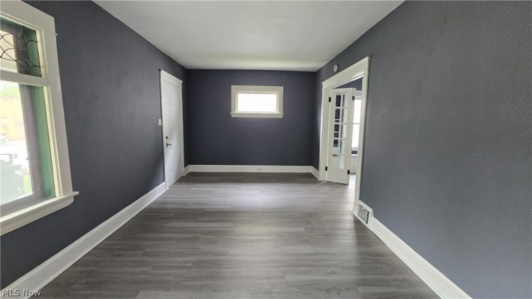 13301 Caine Avenue, Cleveland, OH - Photo 6