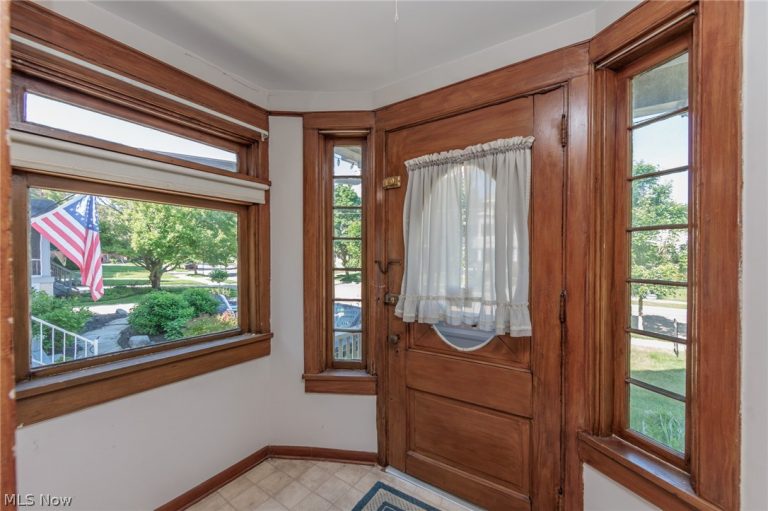 1301 Mathews Avenue, Lakewood, OH - Photo 2