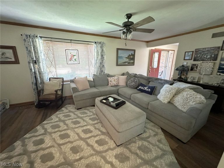 812 Brentwood Drive, Belpre, OH - Photo 2