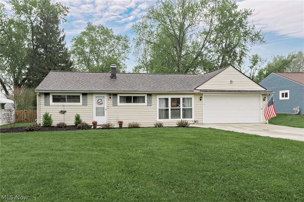 1924 Westwood Drive, Twinsburg, OH