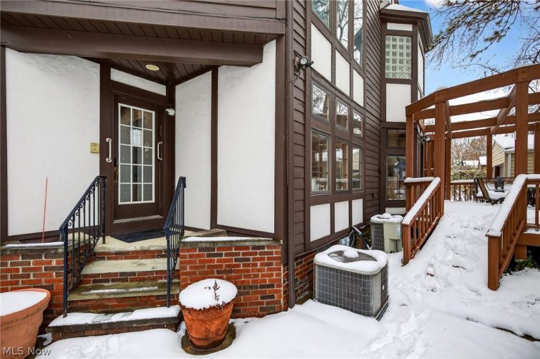 3498 Bainbridge Road, Cleveland Heights, OH - Photo 6