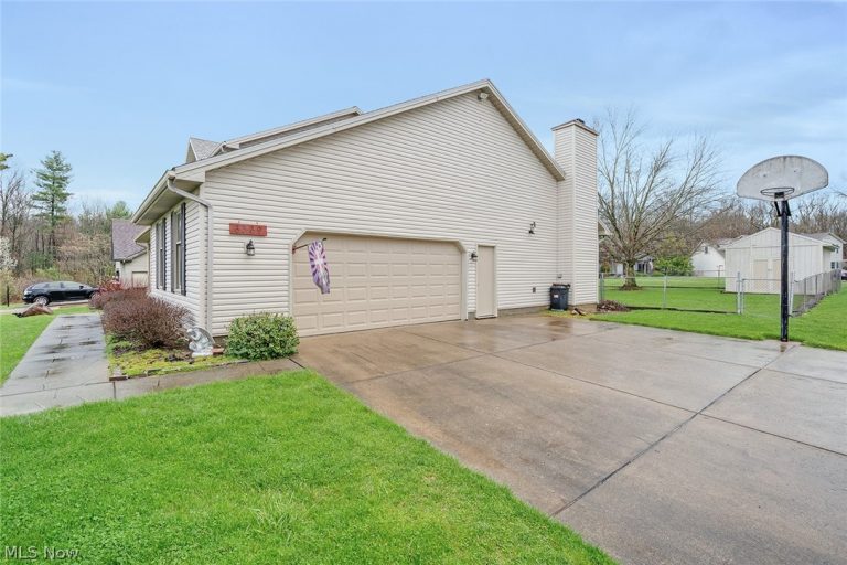 6369 Ridgeview Avenue, Austintown, OH - Photo 6