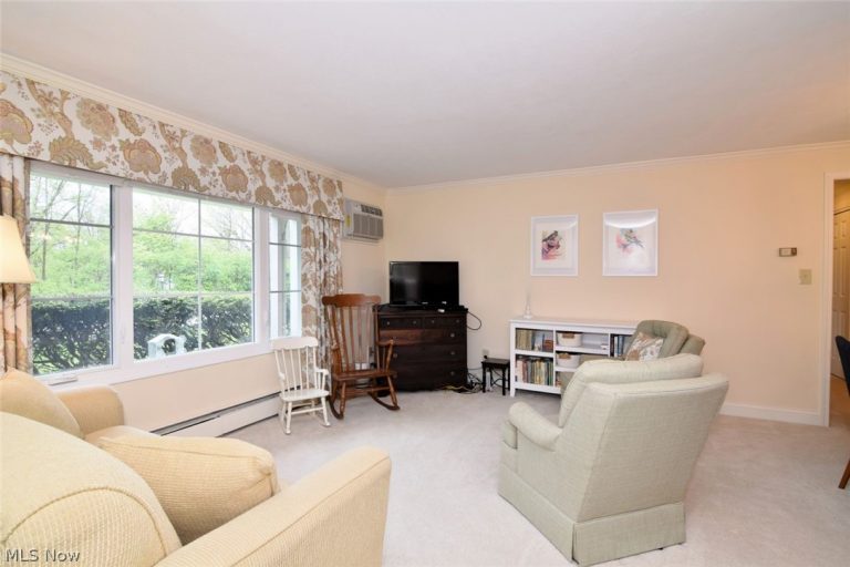 5009 Nob Hill Drive #B2, Chagrin Falls, OH - Photo 3