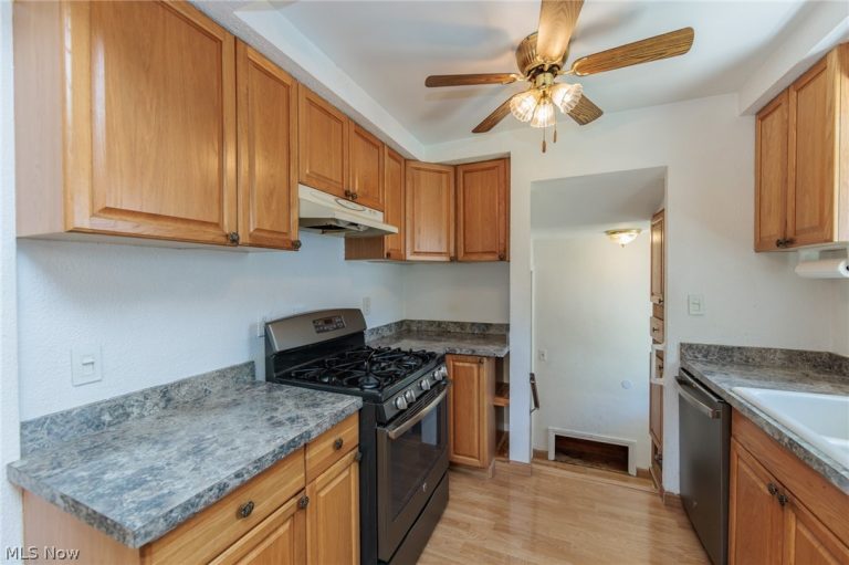 1565 Temple Avenue, Mayfield Heights, OH - Photo 8