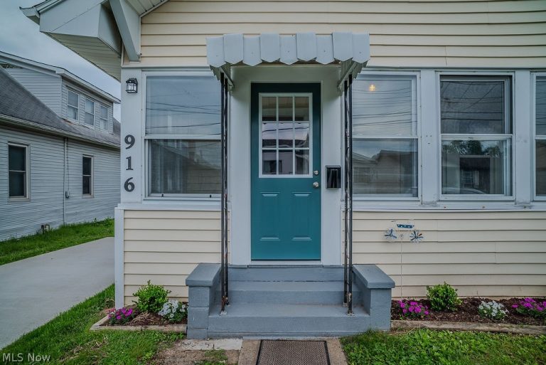 916 Maple Street, Parkersburg, WV - Photo 2