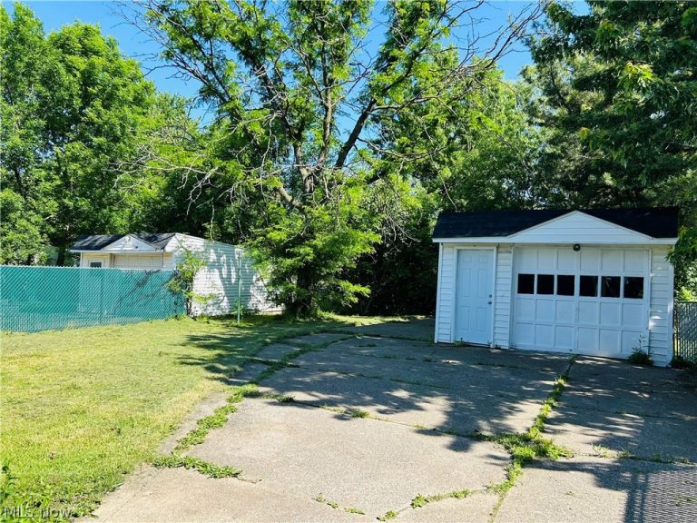 13629 Granger Road, Garfield Heights, OH - Photo 3