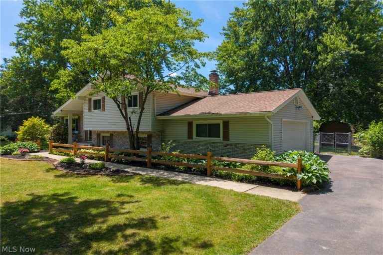17796 Kingswood Drive, Chagrin Falls, OH - Photo 4