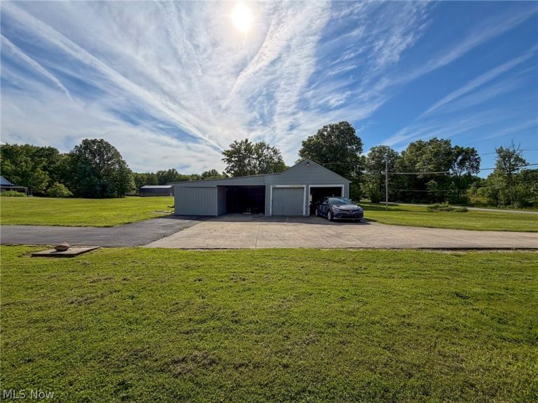 4453 Herner County Line Road, Southington, OH - Photo 4