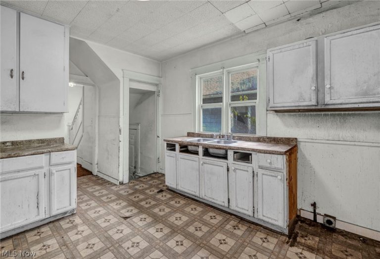 132 Irondale Street, Elyria, OH - Photo 6