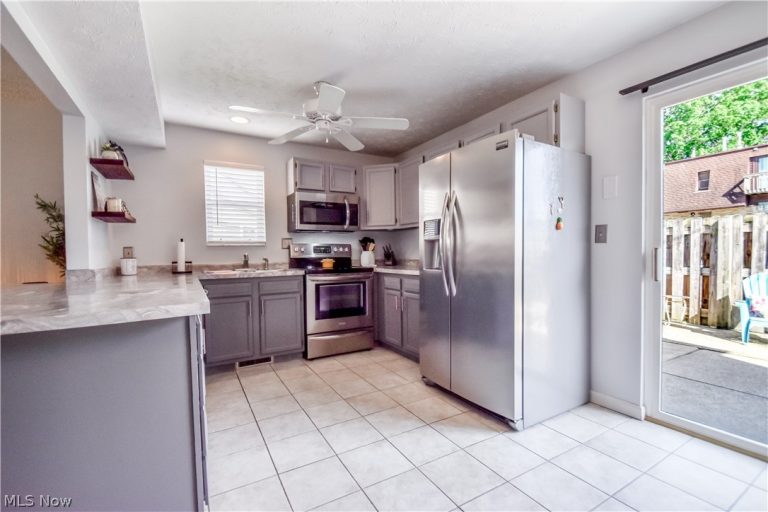 895 Brittney Court, Willowick, OH - Photo 6