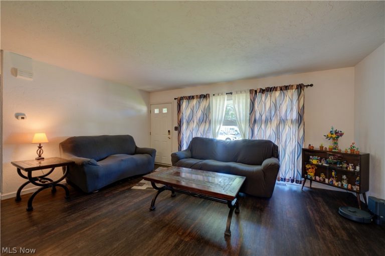 3805 Hogan Drive, Lorain, OH - Photo 3