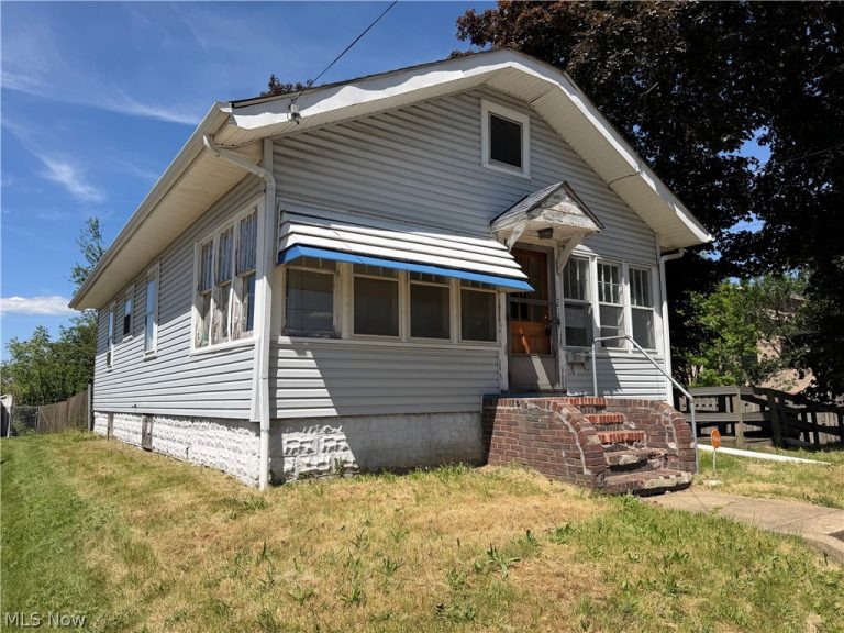 1027 Austin Avenue, Akron, OH - Photo 2