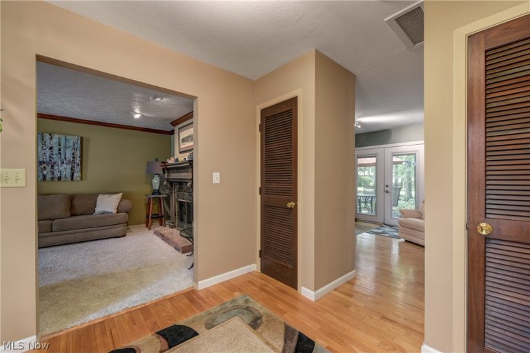 5920 Mills Creek Lane, North Ridgeville, OH - Photo 6