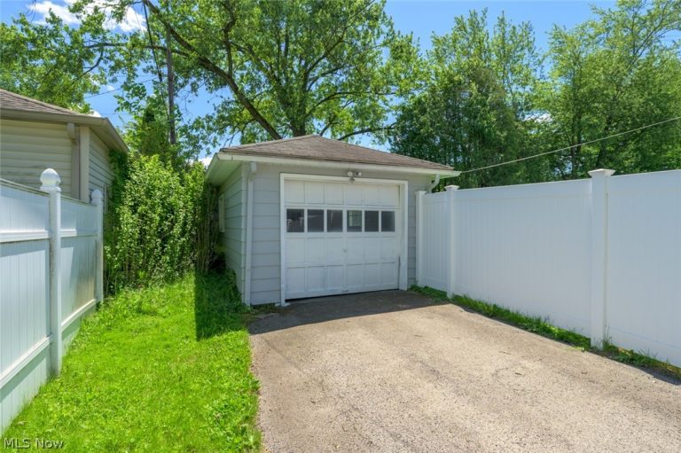 257 Maywood Drive, Youngstown, OH - Photo 4