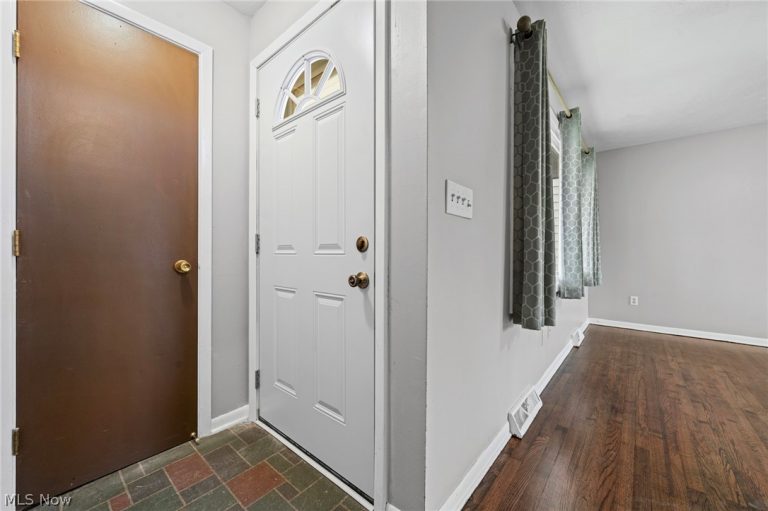 270 Riveredge Parkway, Berea, OH - Photo 6