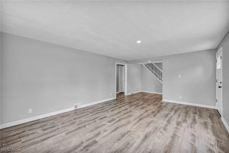 9948 Colfax Drive, Columbia Station, OH - Photo 6