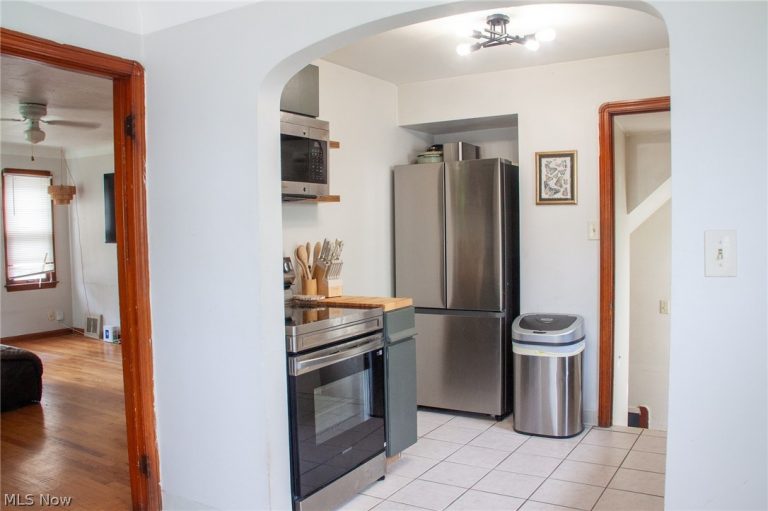 13606 Wainstead Avenue, Cleveland, OH - Photo 4
