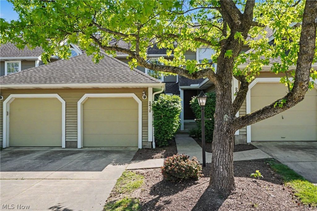 2412 Wrens Drive, Stow, OH