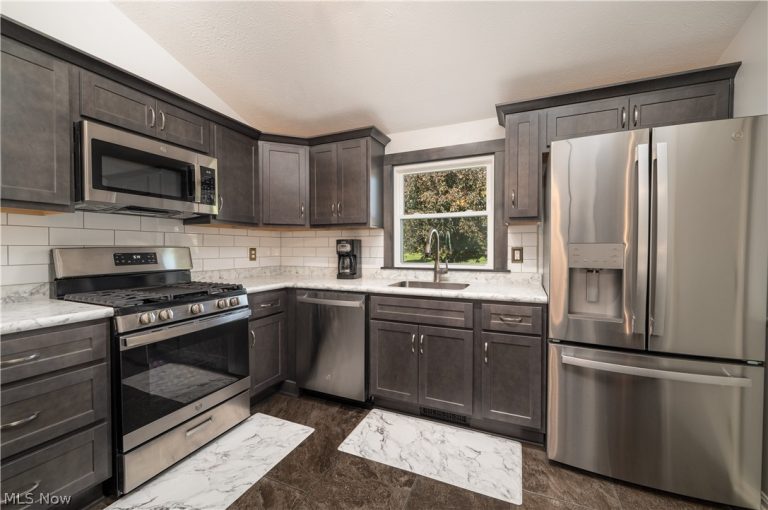3411 Dunmore Avenue, Canton, OH - Photo 3