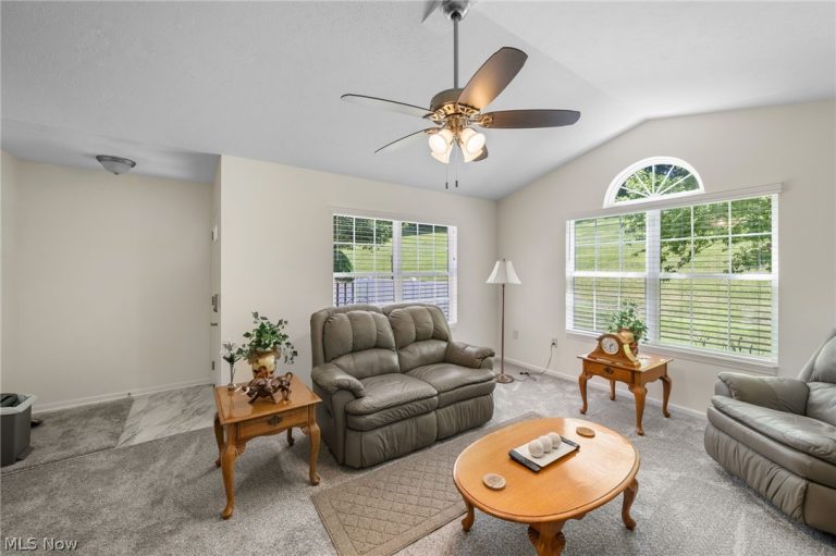 140 Woodbury Glen Street, Hartville, OH - Photo 6