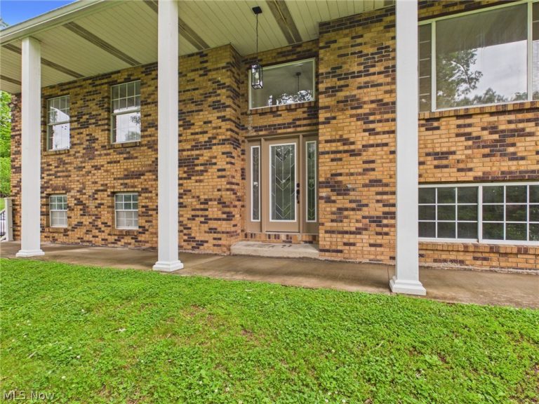 655 Ridgewood Boulevard, Belpre, OH - Photo 2