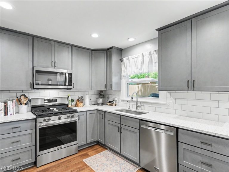 3087 Stanley Road, Fairlawn, OH - Photo 8