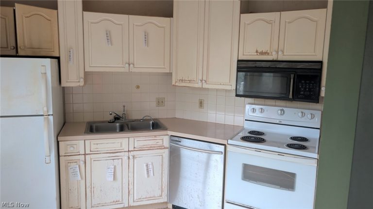 350-1 Village Pointe Drive, Akron, OH - Photo 4