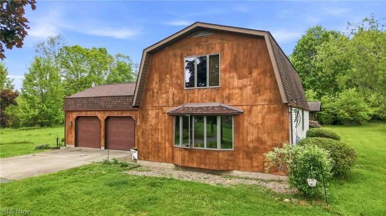6667 Chestnut Ridge Road, Hubbard, OH - Photo 2