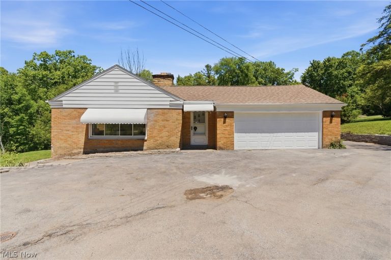 17305 Alexander Road, Walton Hills, OH - Photo 5