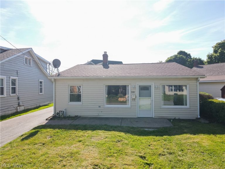 820 Peach Boulevard, Willoughby, OH - Photo 2