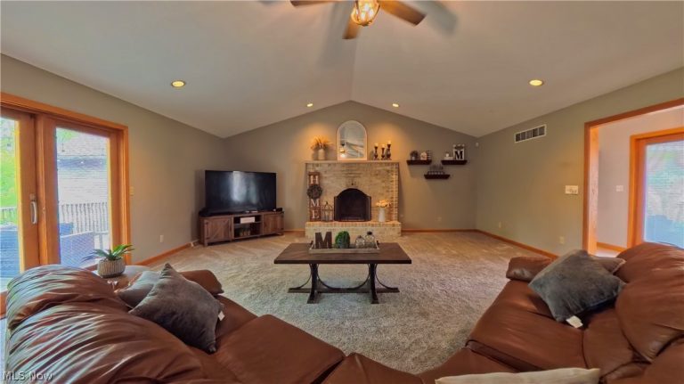 1751 Squaw Creek Drive, Girard, OH - Photo 6