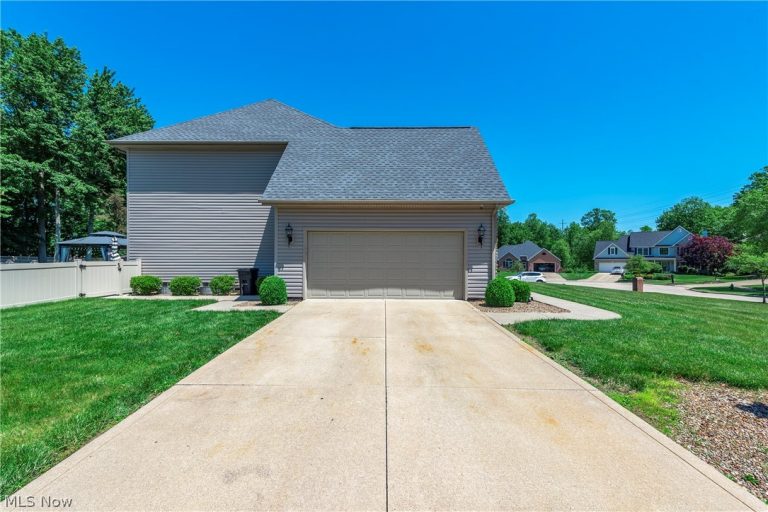 20424 Scotch Pine Way, Strongsville, OH - Photo 4