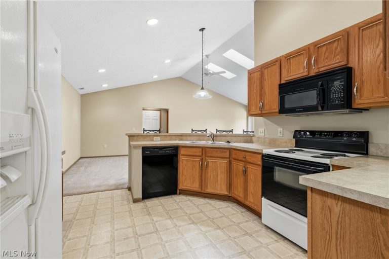 8717 Dublin Ridge Circle, Massillon, OH - Photo 8